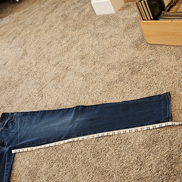 AG Telus modern slim jean in 360° degree stretch. Size 32. 32 inseam. - Picture 7 of 9